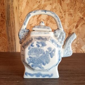 🛍Vintage Small Blue and White PorcelainTea Pot China Floral Hexagon 6" Tall
